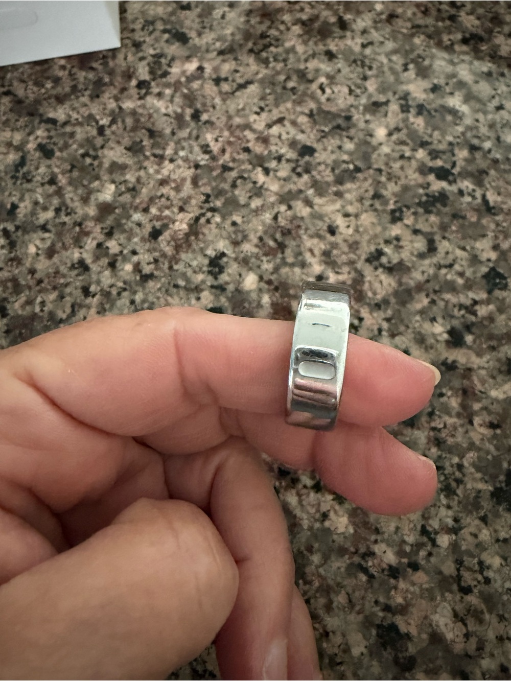 Oura ring 4 silver size 8 - Picture 5 of 7
